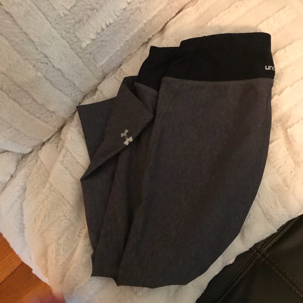 Under armor crop leggings! Size small!